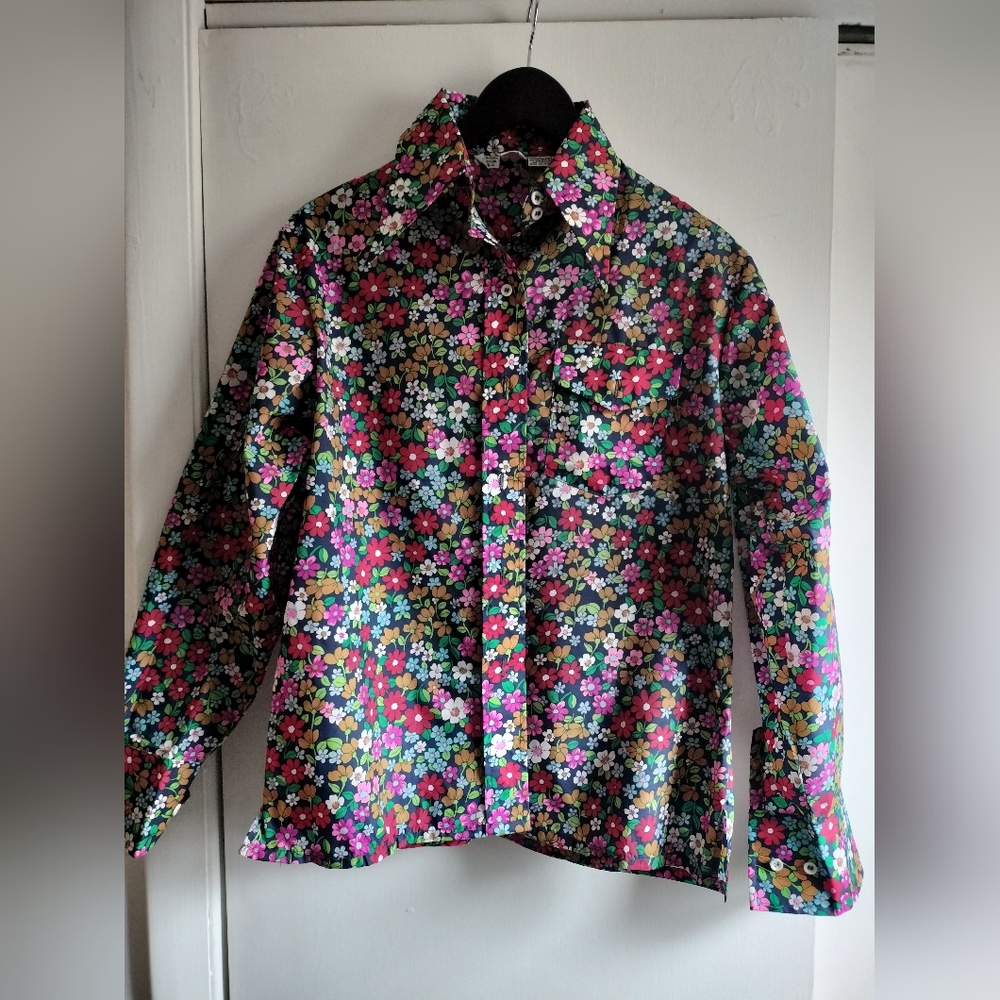 Skyr Brand Vintage 70s Flower Power Blouse Size Large 100% Nylon